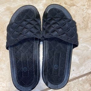 Black Cushion Slides
